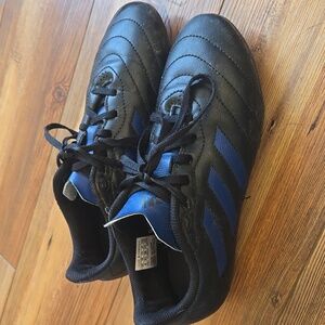 Youth soccer cleats